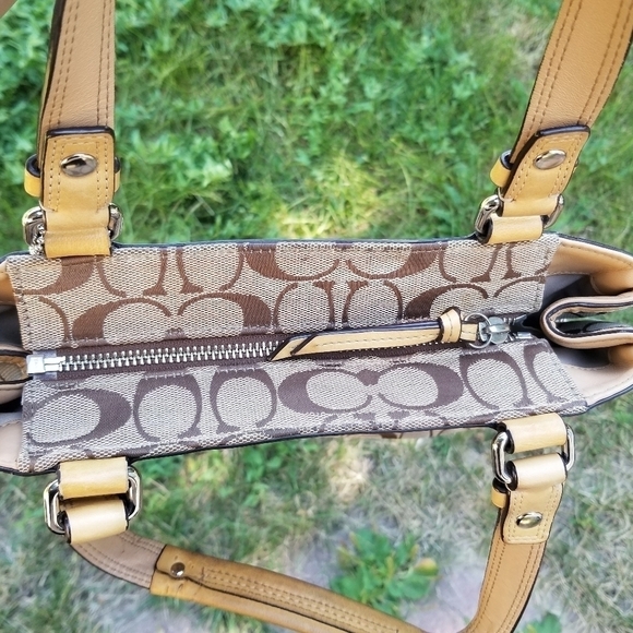 Coach Hampton Nancy zebra signature canvas tote tan - Picture 6 of 13